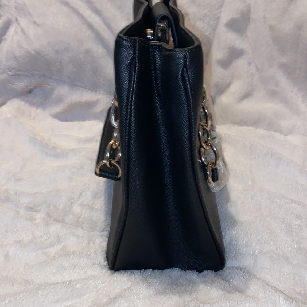 Guess Purse - Picture 2 of 9